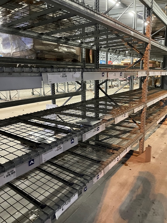 Gegalvaniseerde palletstelling Stow NP 4,5m hoog met liggers van 2,7m lang.