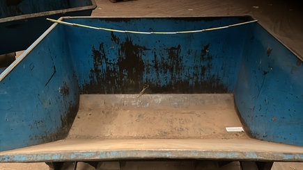 Mobiele blauwe kantelbakken